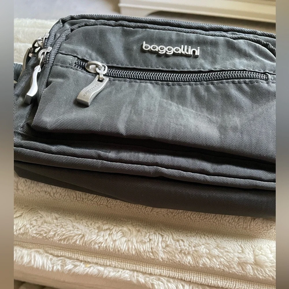 Baggallini Triple Zip Crossbody - *NEW* - Picture 2 of 9